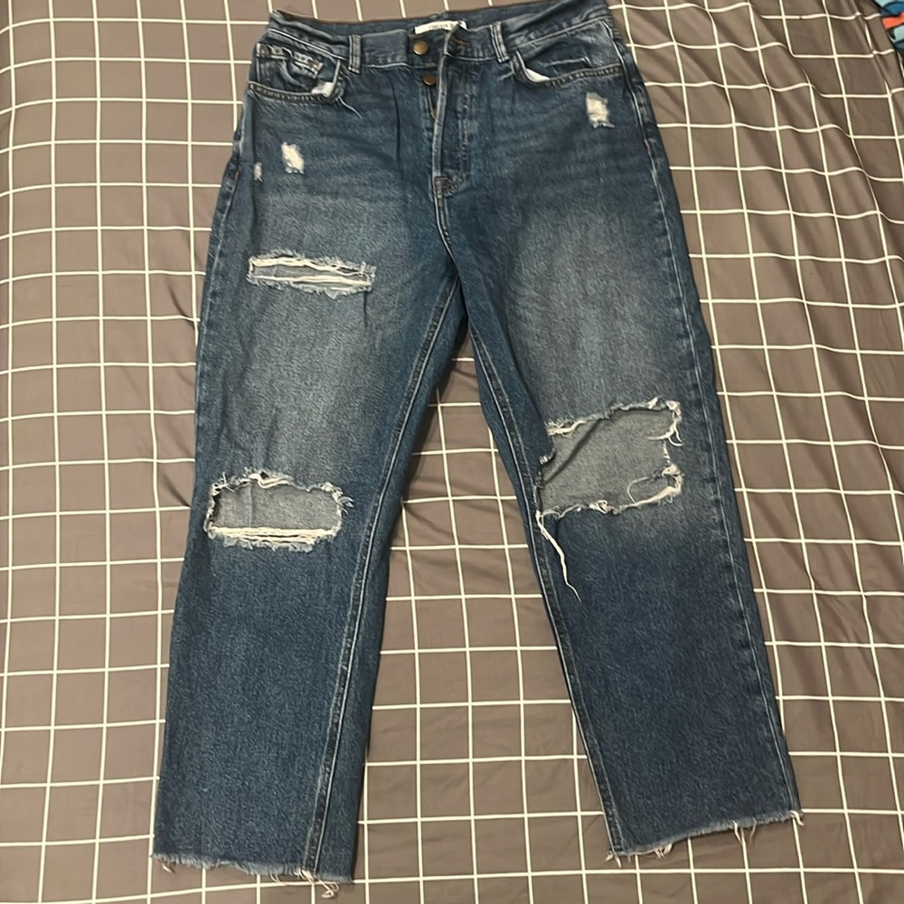 FOREVER 21 Ripped Mom jeans. Size 29.
